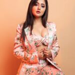 Rashami Desai Instagram – ✨️ Being a sunshine on a cloudy day !!!!! ✨️
.
.
.
.
.
.
.
.
Shoot for @fablookmagazine
Founder & styled by @milliarora7777  @ankittt.chadda.official
Styled by @mitushigupta
Outfit by @papzclothing
Mua @izasetia_makeovers
Hair @amuthevar
📸 @tanmaymainkarstudio
Artist reputation management : @shimmerentertainment

#imrashamidesai #immagical✨🧞‍♀️🦄 #rashamians #sunshine #vibe #love #diva #fashion #whatelseispossible