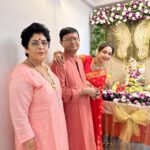 Rati Pandey Instagram - Some glimpses… Ganpati celebration 1st day❤️ . . . #friendsandfamily #gratitude #ganpaticelebration #ratipandey #instapictures #thankyou