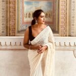 Rebecca Santhosh Instagram – Jaipur series ✨
.
.
.
Saree : Amma’s wardrobe 😋 The Patrika Gate