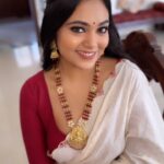 Rebecca Santhosh Instagram - @rebecca.santhosh Jewellery: @golden_cup_fashion_jewellery Saree : @bybbecca