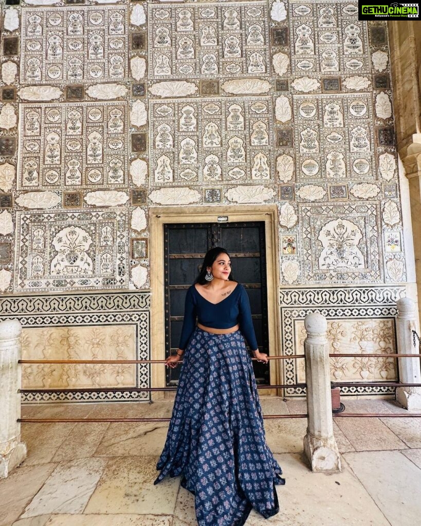 Rebecca Santhosh Instagram - Amber fort ✨ . . . Costume: @bybbecca Amber Fort, Pink City, Rajastan
