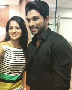 Reshma Rathore Instagram - I'm truly delighted to have met @alluarjun_fc Sir at TV9 studio😊