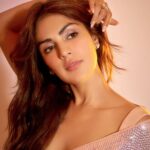 Rhea Chakraborty Instagram - Desi Barbie 🌸 #barbiecore #rhenew Loved celebrating 18 years of @manishmalhotraworld in the stunning saree by @manishmalhotra05 🫶🏼 Styled by : @theanisha Assisted by : @maitriidesaii Saree: @manishmalhotra05 Jewellery: @anmoljewellers dipr Makeup: @lifeofmimo_ @miimoglam Hair: @kesha_makeupnhair 📸 : @kaasastudio