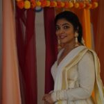 Rima Kallingal Instagram - Onamamangam 💜😍💃 Wearing @pranaahbypoornimaindrajith and these lovely jhumkas from @saltstudio . Thanks for my onakodi @poornimaindrajith and @diyaaa_john 😘😘 📸: @jaisonmadany