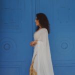 Rima Kallingal Instagram - Photographed: @jaisonmadany Grecian for a day!! Saree: @pranaahbypoornimaindrajith HMU: @zara___makeover Styled: @sandra_resmi Earrings: @keyaa_by_kartika