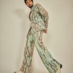 Rohit Suresh Saraf Instagram - Tonight for @pinkvilla 🫶🏼 Shot by @sheldon.santos Styled by @saloniparekh__ Asst by @jaineeebheda Hair by @styled_by_tanik Make up by @imtiaz_makeup