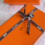 Roshni Chopra Instagram – 🧡Added the #hermesoasis to my 👡collection – I love that it’s so classic ,comfy & versatile. How would you style these – tell me in the comments 👇

@hermes #luxuryunboxing #shoes