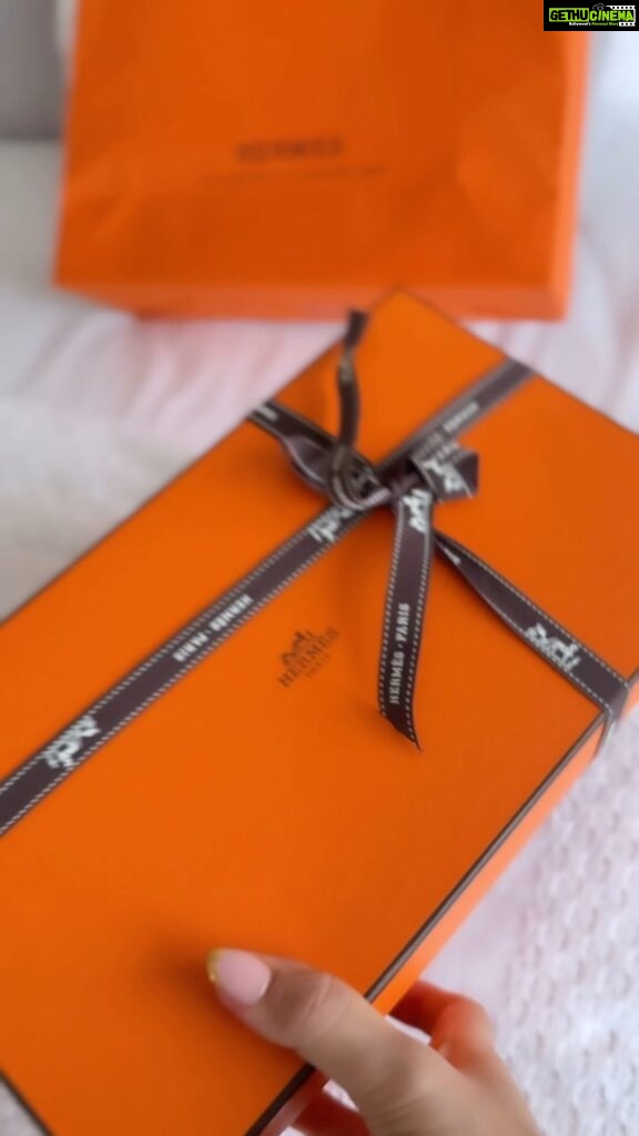 Roshni Chopra Instagram - 🧡Added the #hermesoasis to my 👡collection - I love that it’s so classic ,comfy & versatile. How would you style these - tell me in the comments 👇 @hermes #luxuryunboxing #shoes