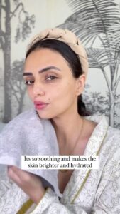 Roshni Chopra Instagram - It works 😍✨ there’s a reason the Banana Peel facial went VIRAL! You just have to try it and thank me later 🤗

You can use any banana peel - I used an extra ripe one (left it in the freezer for an hour and then cut into pieces to massage on the face . Leave on for 10 mins and wash off  to glow like a light 💡 ✨

#robeautywednesday #robeauty #homefacial #naturalbeauty #facemask #diybeauty