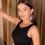 Rukshar Dhillon Instagram - BLING IT ON✨ HMU- 🙋🏻‍♀️ Dress- Sista Wardrobe Heels- Birthday gift from Masi Accessories- Random buy