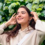 Rukshar Dhillon Instagram - Hai😍 Inna saara pyaar🫠 Thank you for the amazing response to #Glock from #Tufang! Out now on @geetmp3 YouTube channel💪🏻