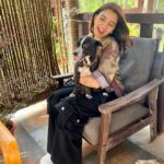 Rukshar Dhillon Instagram - I don’t know who was trying to copy whose expressions, but I love these pictures!😍♥️ Meet my new friend on set-Tinku🐾 #bts #shoot #doglover