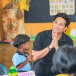 Sachin Tendulkar Instagram - Spending time with these young champions was like batting on a pitch full of dreams. Their hope, courage, and joy are the real winning shots of life! Through nutrition, sports and education, we can all give wings to their dreams. @unicef @unicefsouthasia @unicef_srilanka Ayubowan, Sri Lanka. 🇱🇰 #unicef #srilanka #cricket