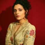 Saiyami Kher Instagram - Festive season In @kalkifashion @vaishaliagarwal_ @flowerchildbyshaheen @outhousejewellery Styled by @aeshy Assisted by @shriyakirdat Shot by @shrutisbagwe
