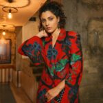 Saiyami Kher Instagram - Red riding hood 🎈 @ekastories.store Style @aeshy Assisted by @shriyakirdat @romichoudhary14 HMU @pravin_madye @miraprasad20 Shot by @shrutisbagwe @hopeprodn