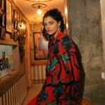 Saiyami Kher Instagram - Red riding hood 🎈 @ekastories.store Style @aeshy Assisted by @shriyakirdat @romichoudhary14 HMU @pravin_madye @miraprasad20 Shot by @shrutisbagwe @hopeprodn
