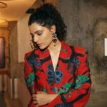 Saiyami Kher Instagram - Red riding hood 🎈 @ekastories.store Style @aeshy Assisted by @shriyakirdat @romichoudhary14 HMU @pravin_madye @miraprasad20 Shot by @shrutisbagwe @hopeprodn