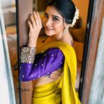 Sakshi Agarwal Instagram - Head up, Gorgeous✨ . Styling : @beingstyl Outfits: Saree @thepallushop Blouse @_sayaanika_ Mua: @murugeshmakeup_hair Photography: @sathish_photography49 Accessories @fineshinejewels . #sareelove #sareefashion #sareeshoot #beauty #kollywood #kollywoodactress