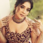 Sakshi Agarwal Instagram - Beauty is not only skin deep💕 . @savinidii_official @murugeshmakeup_hair @farhaa_makeupartist @crackjackphotography . #lehengalooks #legengalove #sakshiagarwal #beautyshot Chennai, India