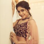 Sakshi Agarwal Instagram - Leaving a little sparkle✨ . @savinidii_official @savinidii_jewellery @murugeshmakeup_hair @farhaa_makeupartist @crackjackphotography . #lehengalove #prettygirlswag #sakshiagarwal #readytoslay Chennai, India