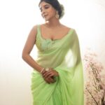 Sakshi Agarwal Instagram - ✨Dreamy✨ . @karthipalaniappan.photography @murugeshmakeup_hair @be_unique_boutique_ @fineshinejewels @radiocitytamil_ @radiocityindia @bloombridalflowers . #greensaree #sareelove #sareestyle Chennai, India