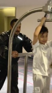 Salman Khan Instagram - Bache mujhe maamu bana rahe hain unko yeh nahin pata ki maamu cardio kar raha hai
 #iifa2023 @iifa
