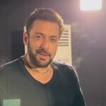 Salman Khan Instagram - Thank you Kolkata @sohailkhanofficial entertainment @thejaevents. @jordy_patel @aadu_adil @aslisona @jacquelinef143 @hegdepooja @prabhudevaofficial @aaysharma @manieshpaul @gururandhawa @whatsindnamekolkata @refinery091official @jjustliveofficial