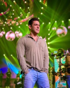 Salman Khan Instagram - Nobody knows what tomorrow holds…. Not true in this case as it’s Filmfare Awards tomorrow.. बस अच्छे से हो जाये, दुआ करो क्यूंकि दूआओं में हैं बड़ा दम, वन्दे मातरम्।

#FilmfareAwards