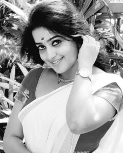 Samskruthy Shenoy Instagram - Love for black & white 🖤🤍
#onam2023 #onamseries
