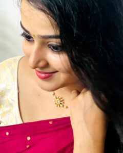 Samskruthy Shenoy Instagram - Thank you for sending this simple and beautiful neck piece & earrings @kanakadhara_jewellery ❤
Loved it ❤