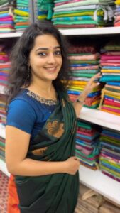 Samskruthy Shenoy Instagram - @samskruthysam 

@raju_aravind_arhandlooms_