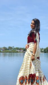 Samskruthy Shenoy Instagram - Kangal irandal ❤ Onam series 🌸🤍

@sr_105_
@hostenofficial
@ar_handlooms_kuthampully 
@raju_aravind_arhandlooms_ 

#casualreel #onam2023