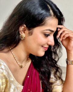 Samskruthy Shenoy Instagram - Thank you for sending this simple and beautiful neck piece & earrings @kanakadhara_jewellery ❤
Loved it ❤