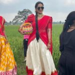Samyuktha Shanmughanathan Instagram - Happy happy Pongal ☀️☀️ stay happy and keep shining ♥️♥️ swipe to see @aishwarya4547 and me doing a special performance 😂