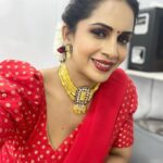 Samyuktha Shanmughanathan Instagram - Happy happy Pongal ☀️☀️ stay happy and keep shining ♥️♥️ swipe to see @aishwarya4547 and me doing a special performance 😂