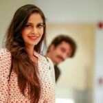 Samyuktha Shanmughanathan Instagram - Celebrating @rakshan_vj on ur new single ‘ enna vazkha da!’ Super cool video, congratulations 🎉 check it out! Link in my story 📷 @arunprasath_photography @vbzu P.S photobomber @shariqqqq777 thank you 😁
