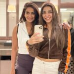 Samyuktha Shanmughanathan Instagram - Dxb day 4 a little shopping, a little asumement parking , a little girls nighting 🤩 perf ♥️🤗