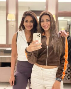 Samyuktha Shanmughanathan Instagram - Dxb day 4 a little shopping, a little asumement parking , a little girls nighting 🤩 perf ♥️🤗