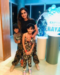 Samyuktha Shanmughanathan Instagram - Thank you for all ur love and wishes for Rayan ‘s 6th bday ! How time flies ! Can’t believe he’s gotten so big, scroll for few pics when he was so little🥰
Watch the video where I organize everything but forget the knife, and make the kiddies to sing again to buy time 😂😂 
some epic moments. 
Thank you thank you thank you much for all the  love, means sooo much to both of us ♥️