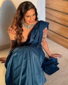 Samyuktha Shanmughanathan Instagram - iPhone clicks, no edits just some magical sunlight ♥️
@thestoryteller_india @vedya.hmua