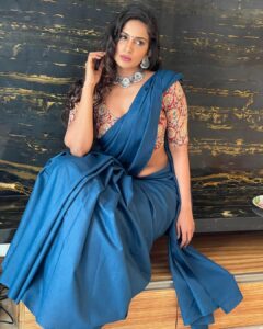 Samyuktha Shanmughanathan Instagram - iPhone clicks, no edits just some magical sunlight ♥️ @thestoryteller_india @vedya.hmua