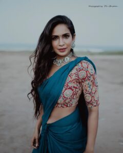 Samyuktha Shanmughanathan Instagram - Happy Vinayaka chathuruti ♥️
@thestoryteller_india @vedya.hmua