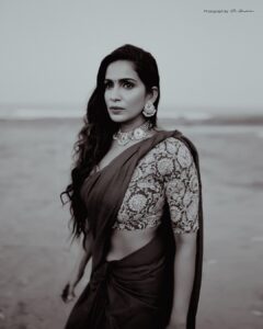 Samyuktha Shanmughanathan Instagram - Happy Vinayaka chathuruti ♥️
@thestoryteller_india @vedya.hmua
