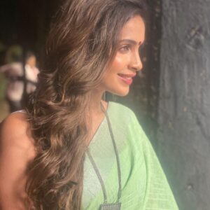 Samyuktha Shanmughanathan Instagram - Photo dump from the sets of Tughlaq Darbar, 
was so amazing working with this super cool team for my first ever Tamil movie ♥️ with my most favorite actor @actorvijaysethupathi 
Thank you @delhiprasad_deenadayal sir and the entire team @poongodikandhan. Looking forward to the premiere ♥️