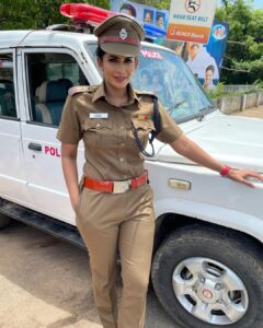 Samyuktha Shanmughanathan Instagram - If you are bad, I m your Dad 😂😂😂( mom technically) 
😎😎😎
Playing ACP for an upcoming movie.. too much fun, makes up for not studying hard enough to get into IPS services 🤪