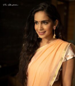 Samyuktha Shanmughanathan Instagram - Just chillin’ @thestoryteller_india 
Mua : @vedya.hmua