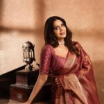 Samyuktha Shanmughanathan Instagram - Nothing brings out feminine energy like a saree does ♥️ CONCEPTS : @shamini_shankar_official Photographer: @murlee_photography MUA : @lakmeacademychennai @ramyaa_makeupartistry Saree: @shri_she
