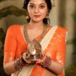 Sanam Shetty Instagram - Onam Ashamsakal 🏵️⭐ . . . Outfit @_sindhufashions_ Video @rangoli_photography MUH @rithuzmakeupartistry Styling @sindhuelangovan06 @sindhukruthika Jewellery @chennai_jazz #onam #celebration #reels #reelsinstagram