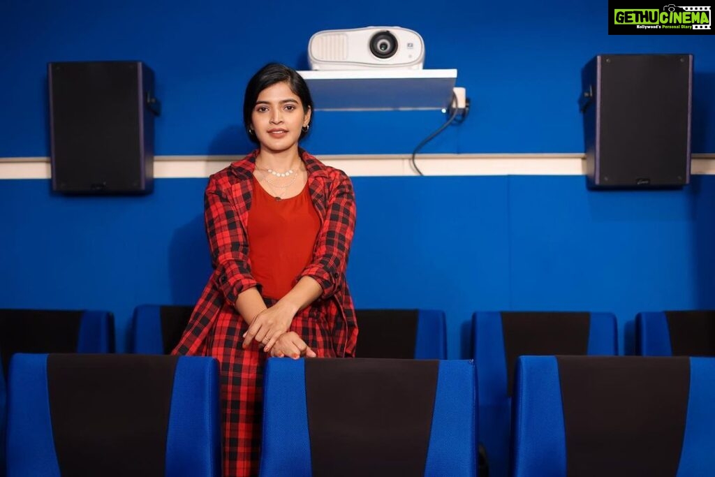 Sanchita Shetty Instagram - Barbie watching the Barbie ❤️💕 Photography captured by : @aaronprince_photography Outfit : @naziasyedofficial Makeup-hairstyle : @makeup_by_jayanthi #peace #joy #love #barbie #barbielove #barbiegirl #barbiestyle #specialbarbie #barbiedoll #sanchita #sanchitashetty #spreadlovepositivity ❤️