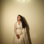 Sanchita Shetty Instagram - Happiness can exist only in Acceptance 🤍 Photography captured by : @aaronprince_photography Beautiful white salwar from : @naziasyedofficial Makeup-hairstyle : @makeup_by_jayanthi #peace #joy #love #salwar #salwarsuits #pure #white #whitesalwarsuit #sanchita #sanchitashetty #spreadlovepositivity ❤️